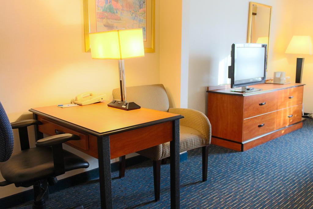 Comfort Inn & Suites Logan International Airport Revere Exterior foto